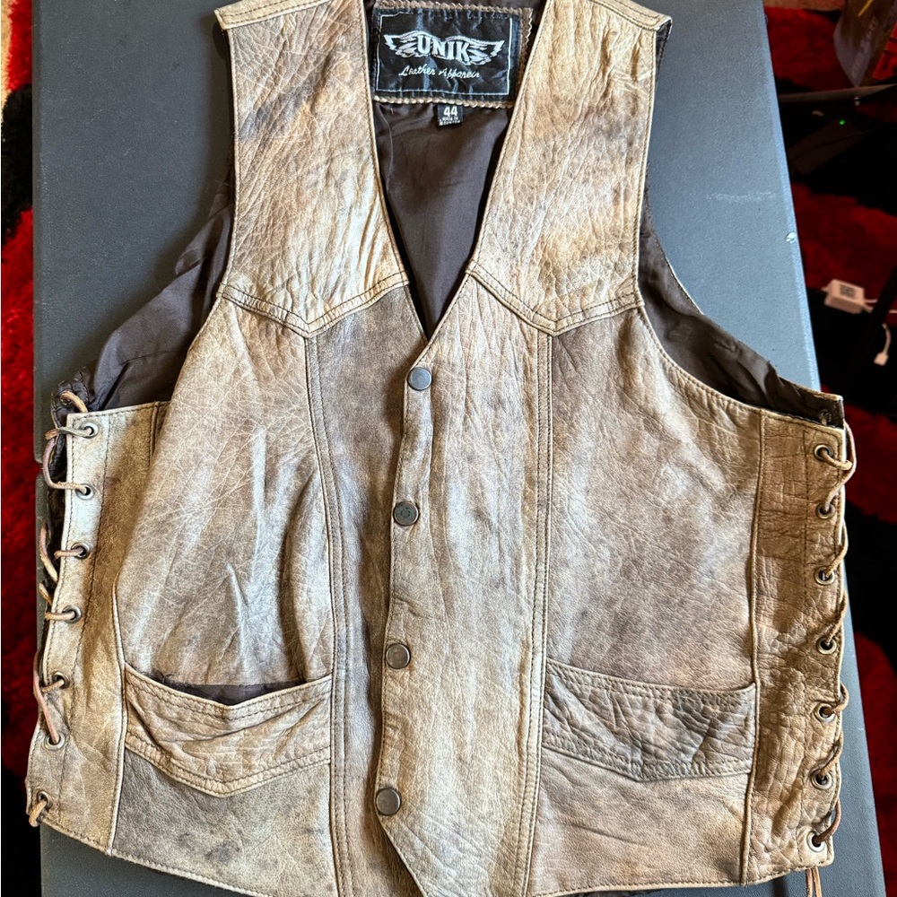 Unik Distressed Leather Vest - Tan